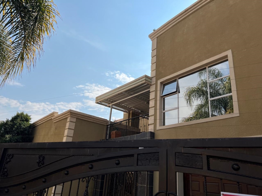 6 Bedroom Property for Sale in Cashan North West